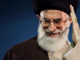 خامنه‌ای بحث «رفع سایه جنگ»‌ از سوی «بعضی مسئولین» را رد کرد