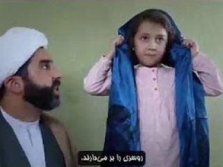 این روحانی حجاب را با استفاده ابزاری از کودک خردسالش تبلیغ می کند !