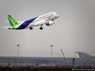 نخستین پرواز رقیب چینی ایرباس و بوئینگ انجام شد.