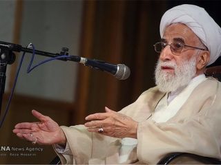 آیت الله جنتی: اگر کشور به دست افراد انقلابی اداره شود، آباد می‌شود