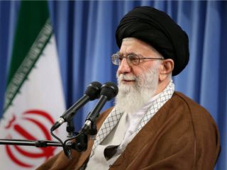 انتظارات خامنه‌ای از رئیس‌جمهور: «رعایت قشرهای ضعیف و برخورد با فساد»