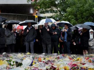 تصاویر ادای احترام به قربانیان حادثه تروریستی لندن.