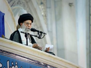 خامنه ای: راه الگو دادن غربی‌ها به کشور باید بسته شود