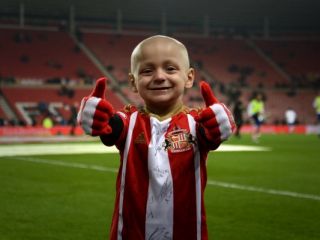 بردلی لوری پس از نبردی شجاعانه با سرطان درگذشت