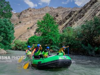 مسابقات ماراتون قهرمانی کشوری قایقرانی در آبهای خروشان - تصویری