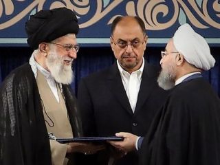 حکم ریاست‌جمهوری روحانی از سوی خامنه‌ای تنفیذ شد.