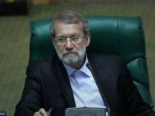 لاریجانی: عکس گرفتن چند نماینده با یکی از میهمانان خارجی سهل‌انگاری بود