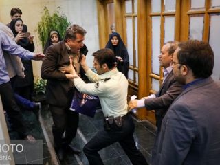 درگیری مردم با نیروی انتظامی در شورای شهر تهران - تصاویر