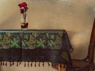 طعم تلخ و شیرین نوستالژی در کافه تهرون و کاست‌های قدیمی.