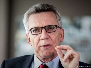 وزیر کشور آلمان در پی کاهش مزایای متقاضیان پناهندگی.