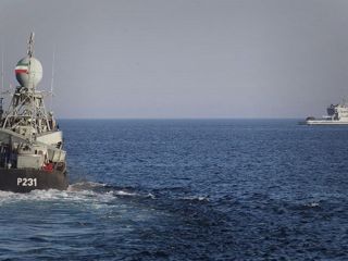 نیروی دریایی آمریکا دریافت «هشدار» از یک ناو ارتش ایران را تکذیب کرد