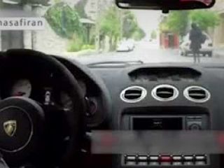 فقط در ایران: مامور پلیس لامبورگینى را نگه مى دارد تا عکس یادگارى بیاندازد