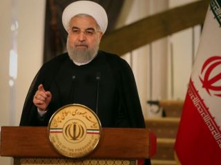 واکنش روحانی به راهبرد تازه آمریکا: تا زمانی که منافع ایران ایجاب کند در برجام خواهیم ماند