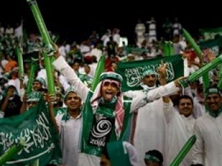 عربستان و امارات: نه در ایران بازی می‌کنیم نه در قطر