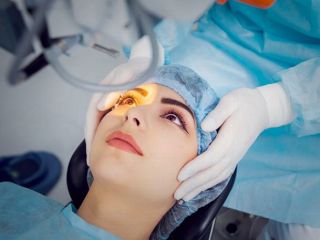 چه سنی برای عمل کاهش شماره چشم بهتر است؟