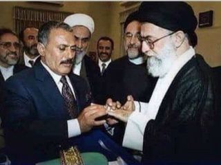 اهدای انگشتر برادری علی عبدالله صالح به خامنه‌ای ۱۷ سال قبل از کشته شدنش