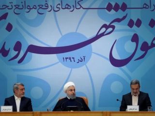 روحانی: دست وزیر ارتباطات روی دکمه فیلترینگ نخواهد رفت