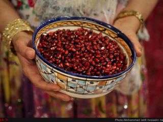 تصاویری از خرید شب یلدا در تجریش و اولین جشنواره استانی غذاهای محلی شب یلدا در سنندج