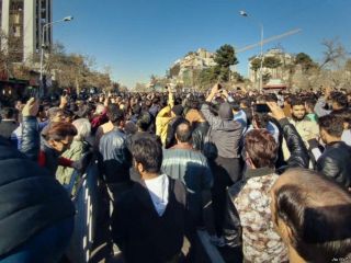 مقابله نیروی انتظامی با تجمع‌کنندگان؛‌ فرماندار مشهد:‌ تعدادی بازداشت شدند