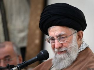 خامنه‌ای: پول اعتراضات را یک «دولت خرپول» منطقه داده است