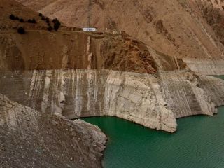 تصاویری از ذخیره کم آب پشت سدهای ایران.