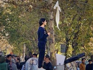 نسرین ستوده: دختر خیابان انقلاب دوباره بازداشت شده است