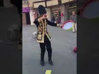 اجرای موسیقی و رقص آذری در میدان فردوسی تهران - ویدیو