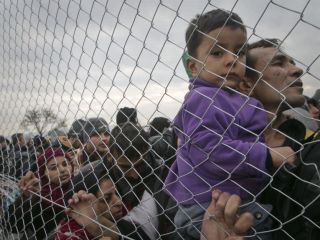 شمار تقاضاهای پناهندگی به اتحادیه اروپا در سال ۲۰۱۷ به نصف کاهش یافت