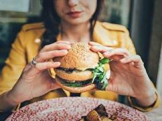 رابطه رژیم غذایی و آکنه