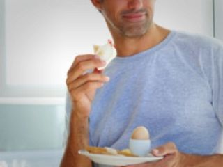 آیا ایستاده غذا خوردن، کمکی به کاهش وزن می‌کند؟