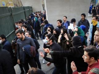 'نزدیک پنج هزار نفر' در اعتراضات دی ماه بازداشت شدند