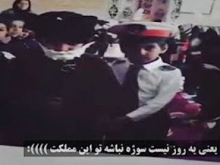 بازسازی ورود آیت الله خمینی به تهران توسط کوچولوهای کودکستانی - ویدیو