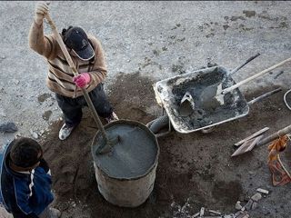 کارگران ساختمانی طلافروش و معاون بانک از آب درآمدند