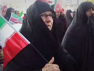 حضور مادر مسیح علی نژاد در راهپیمایی ۲۲ بهمن بابل - ویدیو