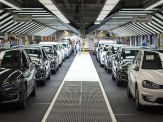 ترامپ: برای خودروهای اروپایی مالیات وضع می‌کنیم