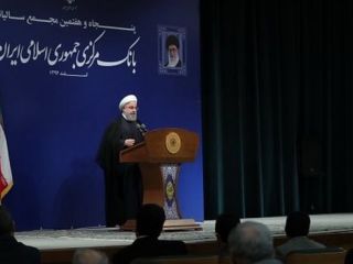 روحانی: غده‌های سرطانی را از نظام بانکی خارج کردیم