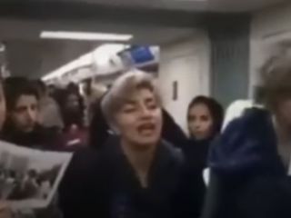 اجرای «سرود برابری» در مترو تهران توسط سه زن جوان و بدون حجاب اجباری، روز جهانی زن ۱۷ اسفند ۱۳۹۶