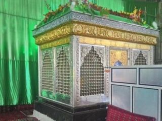 ورود آقایان به این زیارتگاه ممنوع، حتی نوزادان پسر