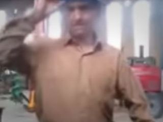 این کارگر اراکی رقص را چاشنی اعتراض کرده بلکه امام‌جمعه‌ای عصبانی شود