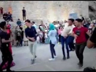 دروازه قرآن شیراز رقص دختر و پسر در کنار هم - ویدیو