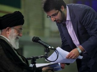 نامه ۳۰۰ فعال حزب‌اللهی به آیت‌الله خامنه‌ای: ملت وضع فعلی را قابل دفاع نمی‌داند