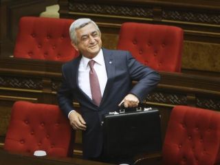 نخست‌وزیر ارمنستان از سمت خود کناره‌گیری کرد