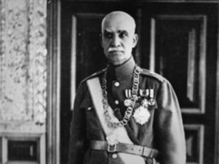 بازداشت گروهی از مردم که برای ادای احترام به پیکر رضاشاه پهلوی به شهر ری رفته بودند