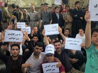 انتقاد دو نماینده مجلس از بسته ماندن مرزها به روی کولبران