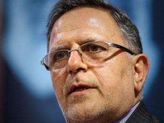 رئیس بانک مرکزی: مسافرت خارجی در ایران بیش از حد معمول است