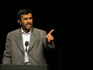 بازداشت و تعلیق احمدی‌نژاد از مجمع تشخیص مصلحت تکذیب شد