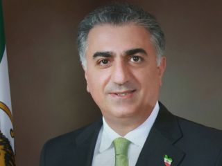 حمایت رضا پهلوی از اعتراضات اخیر: همبستگی و شجاعت مدنی را از مردم بانه بیاموزیم
