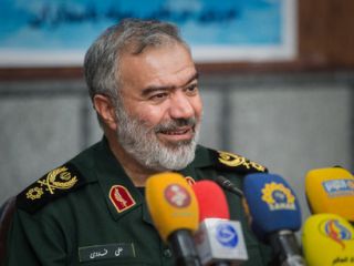 فرمانده نیروی دریایی سپاه:  ناوهای آمریکایی حرف گوش کن‌تر شده‌اند