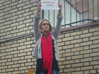 لیلا میرغفاری از دختران معترض خیابان انقلاب به دادسرای اوین احضار شد