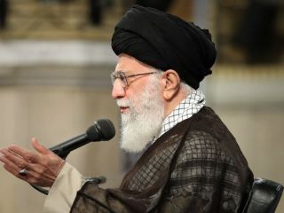 خامنه‌ای: آقای ترامپ! شما غلط می‌کنید